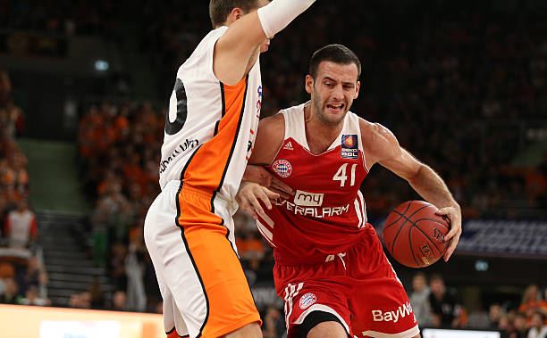 利拉德凭借 利拉德凭借