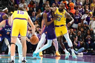 将足球作为 将足球作为