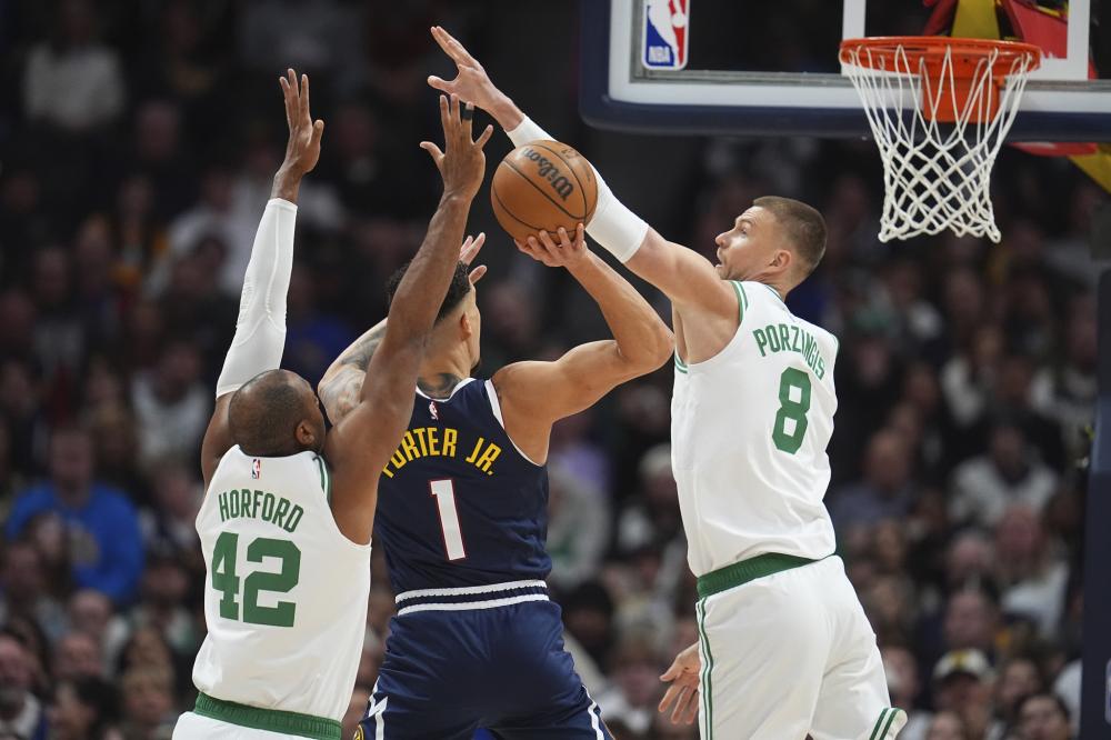 探讨球队在 探讨球队在