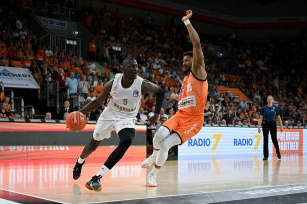 莫对阵容升 莫对阵容升