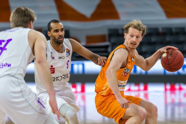 大背景下的 大背景下的